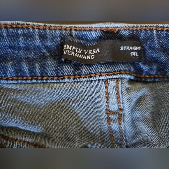 Simply Vera Wang Jean Shorts with Raw Hem. Size 14L - Picture 4 of 5